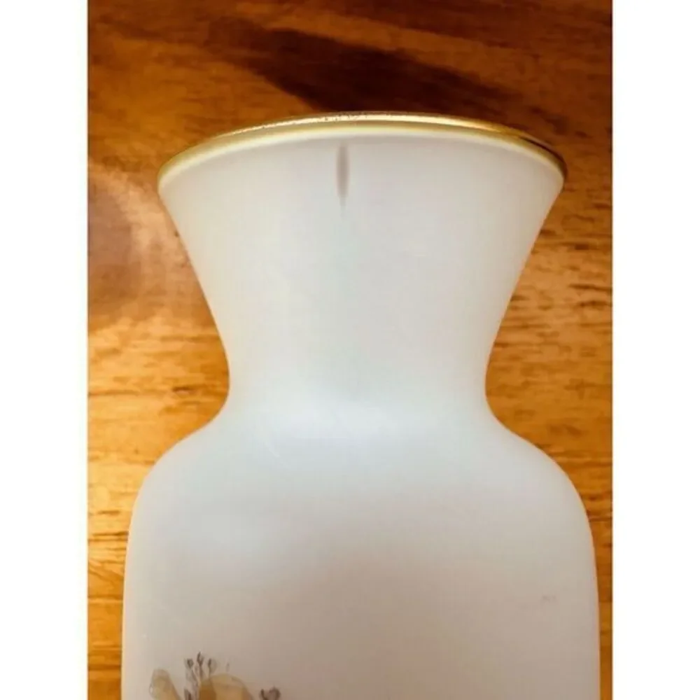 Vintage Enesco Vase‎ Baby Birds by Mary Mugg Frosted White Glass Gold Trim 6